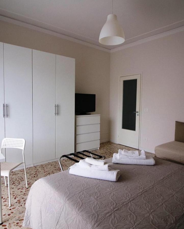 Giuffrida Apartment Rooms คาตาเนีย ภายนอก รูปภาพ