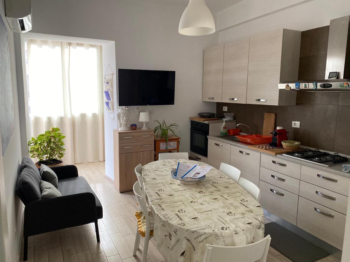Giuffrida Apartment Rooms คาตาเนีย ภายนอก รูปภาพ