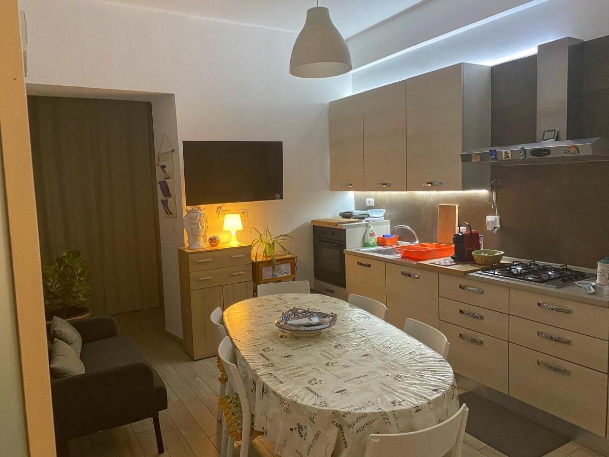 Giuffrida Apartment Rooms คาตาเนีย ภายนอก รูปภาพ