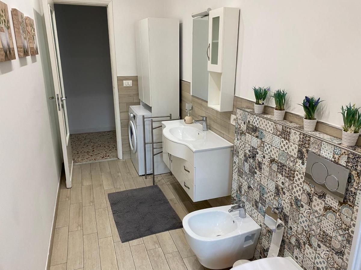 Giuffrida Apartment Rooms คาตาเนีย ภายนอก รูปภาพ